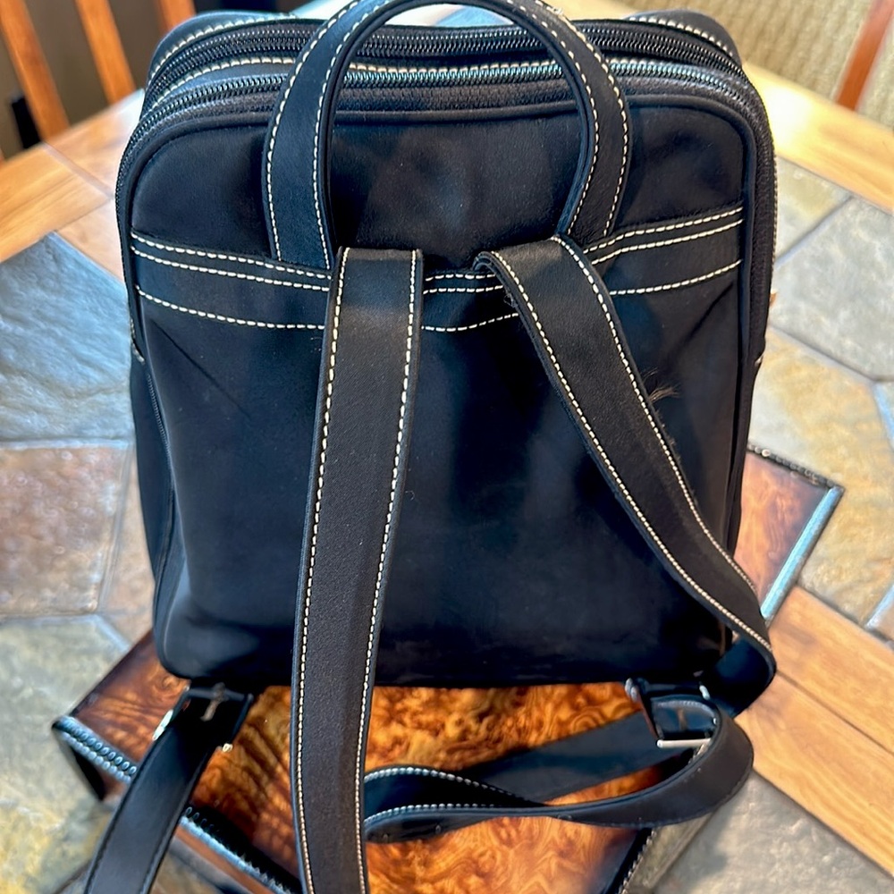 Very nice Leather and Nylon Canvas backpack by Cole Haan - Picture 3 of 7